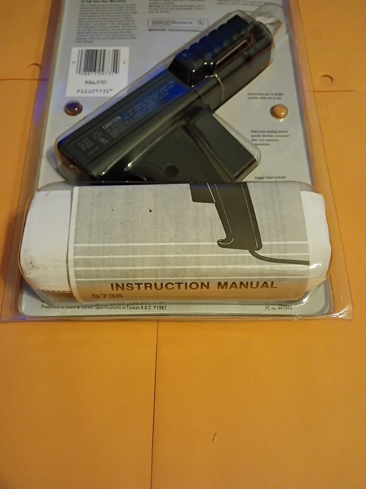 New in Package Black & Decker Trigger Feed Glue Gun Model #9735