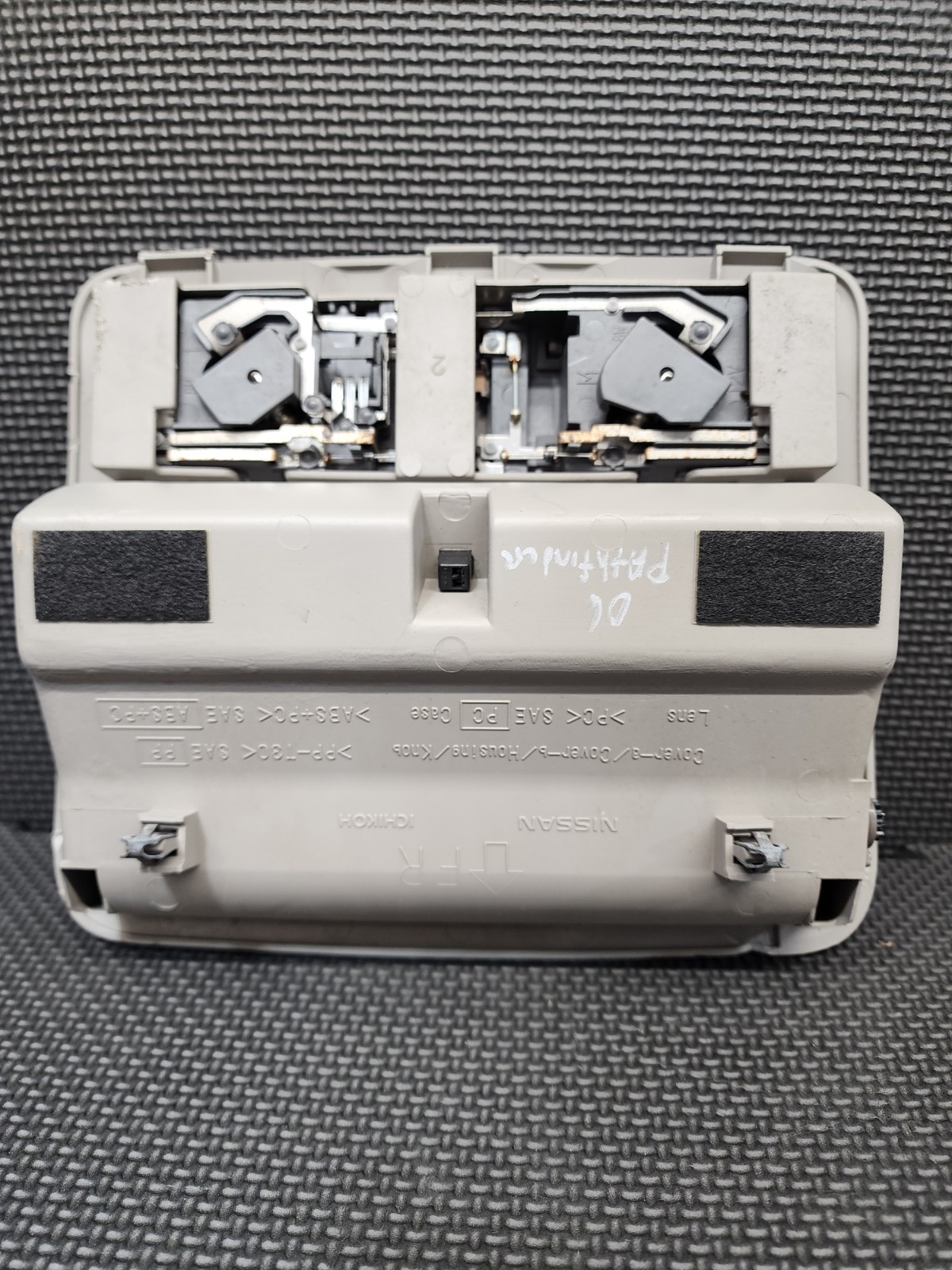 2005-2012 Nissan Pathfinder Xterra Front Upper Dome Light Lamp Assembly OEM