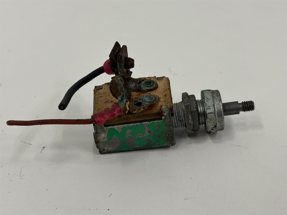 1960 Cessna 210 A 2 Prong Rotating Beacon Toggle Push Pull Switch 0713026-4
