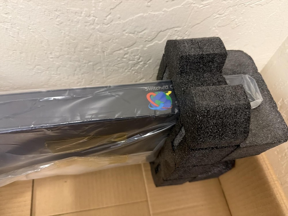 SERVER TECHNOLOGY CW-8H2A211 RACKMOUNT CABINET DISTRIBUTION UNIT