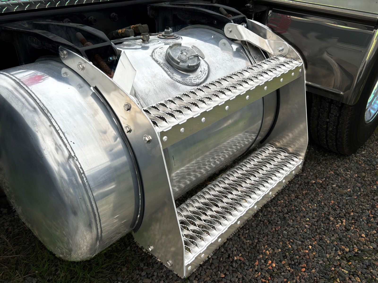 Peterbilt 26" Fuel Tank Step Kit Heavy Duty