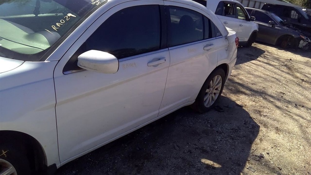 200 2014 High Mounted Stop Light 104799431