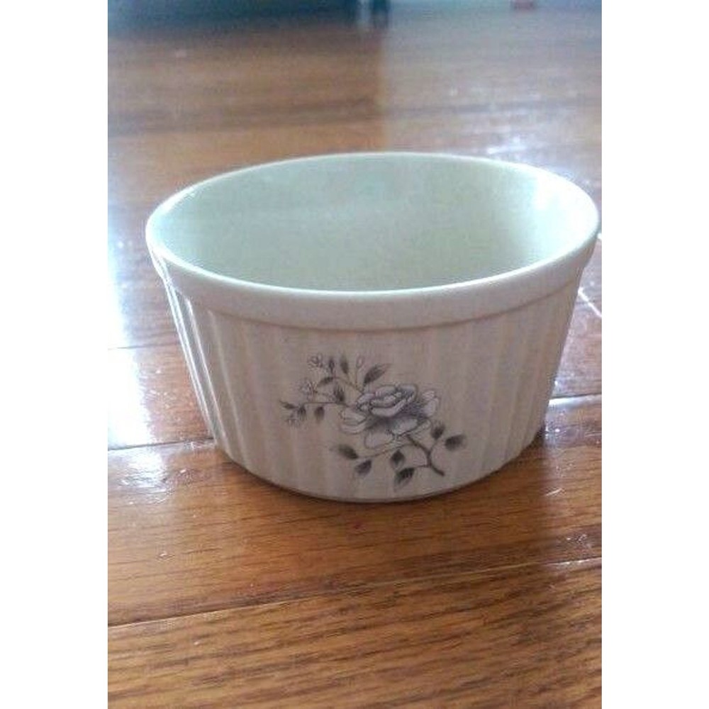 Southampton Stoneware Custard Bowl/Ramekin - White Rose