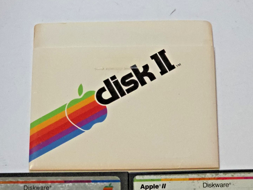 Apple II Diskware DOS 3.3 Sample Programs And Apple Presents...Apple 5.25" IIe