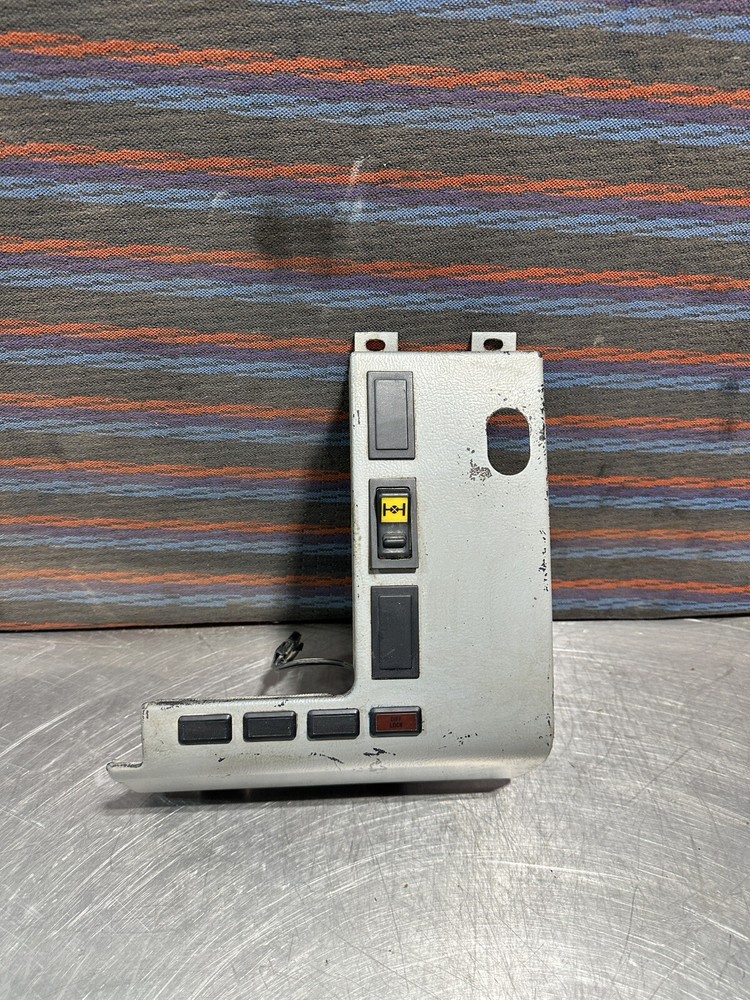 Freightliner FL70 SWITCH PANEL Dash Panel - Used | P/N 6806893453