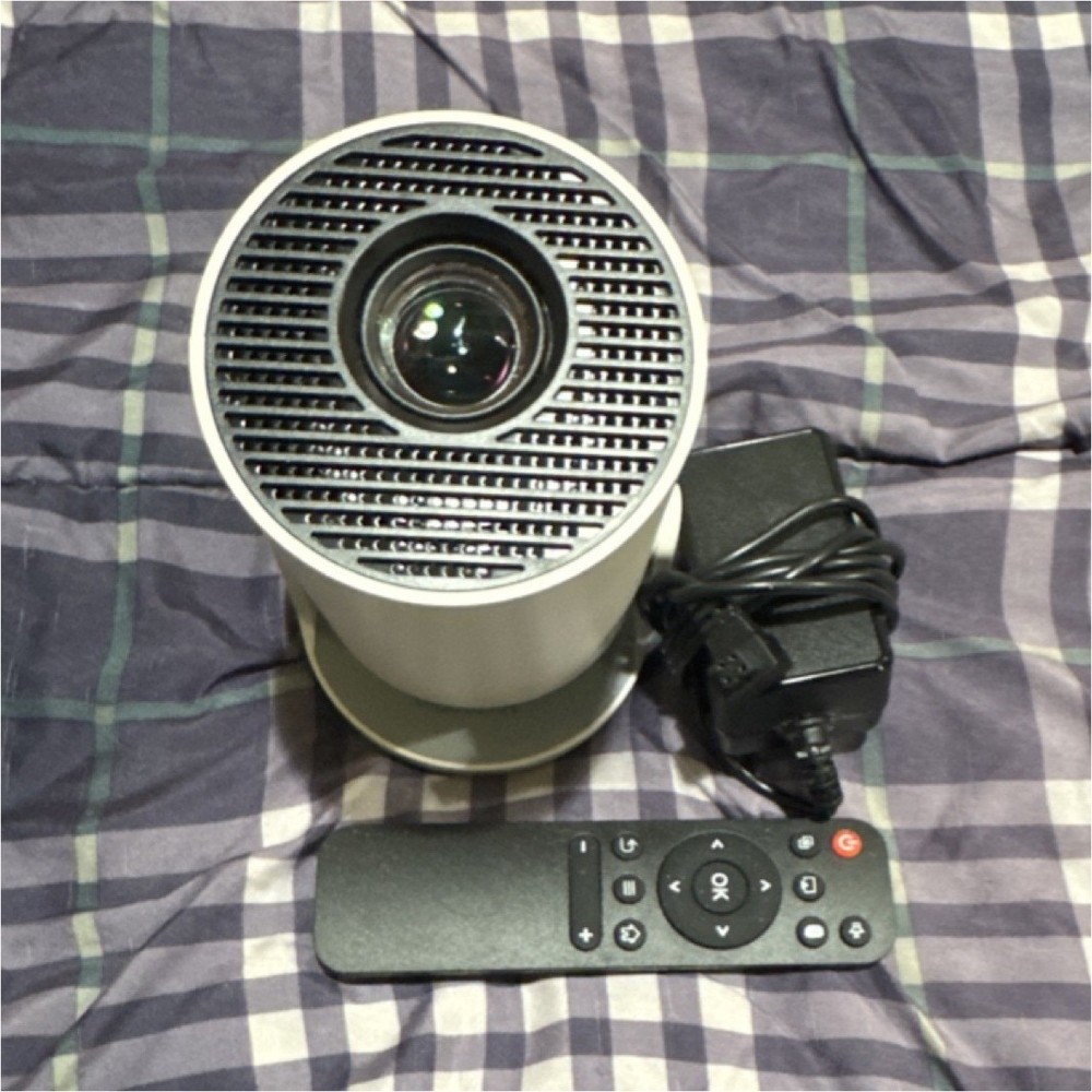 MAGCUBIC White Desktop Projector with Remote and Power Adapter