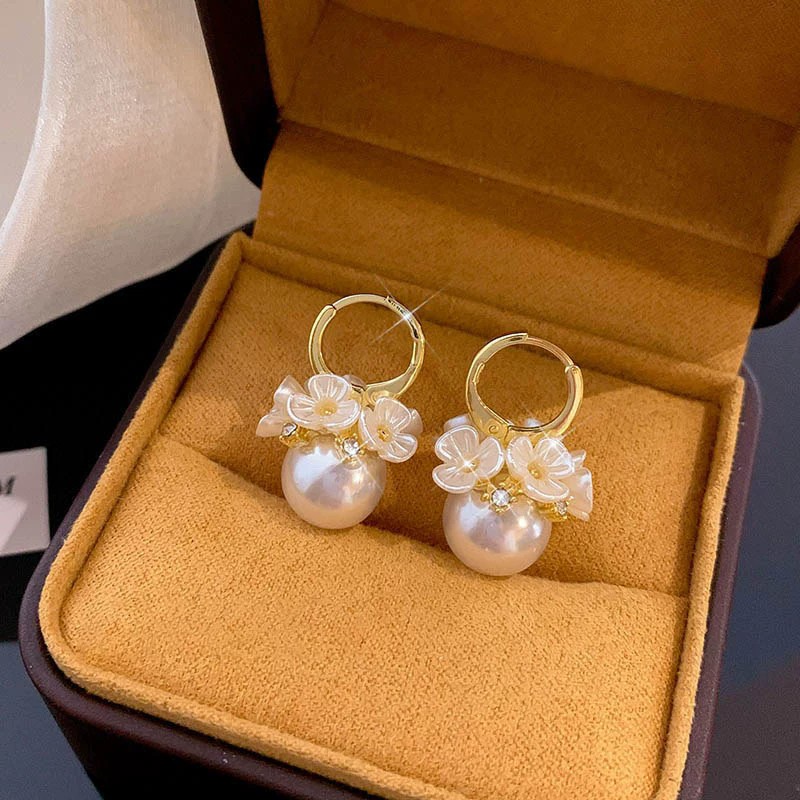 Elegant Flower White Pearl Dangle Drop Earrings for Women Pearl Earrings ♪