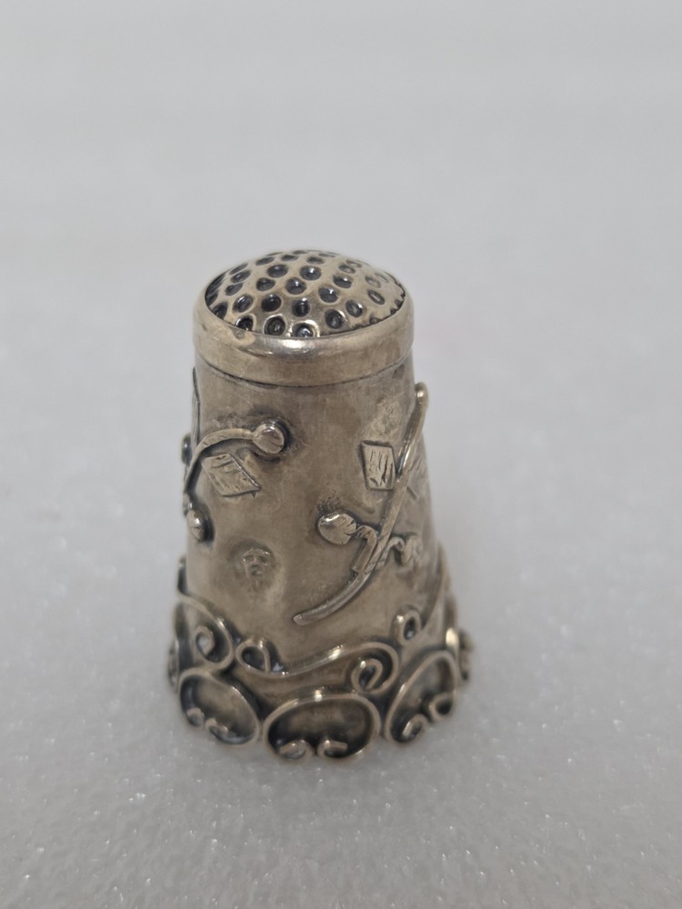 Sterling Silver Ornate Thimble Scroll Leaf Pattern Scalloped Edge Vintage