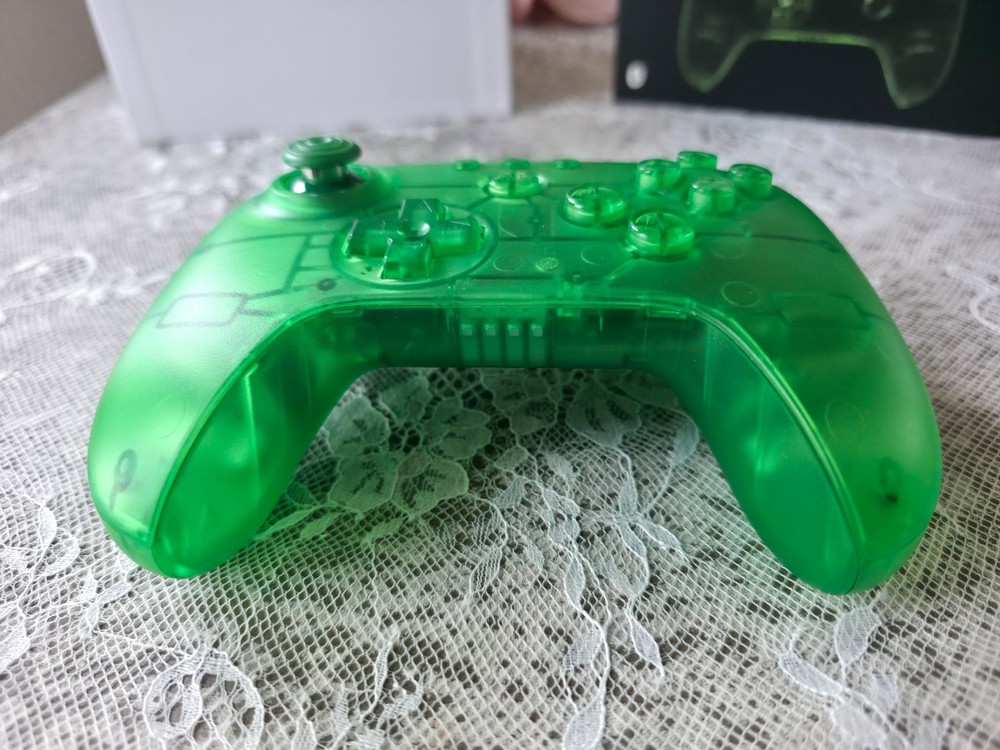 8BitDo Controller - Funtastic Edition - Jungle Green NINTENDO 64 Switch 2