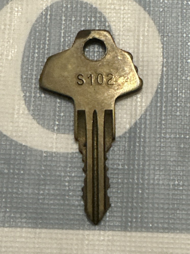 1 Original Seeburg Jukebox Cabinet Key S102