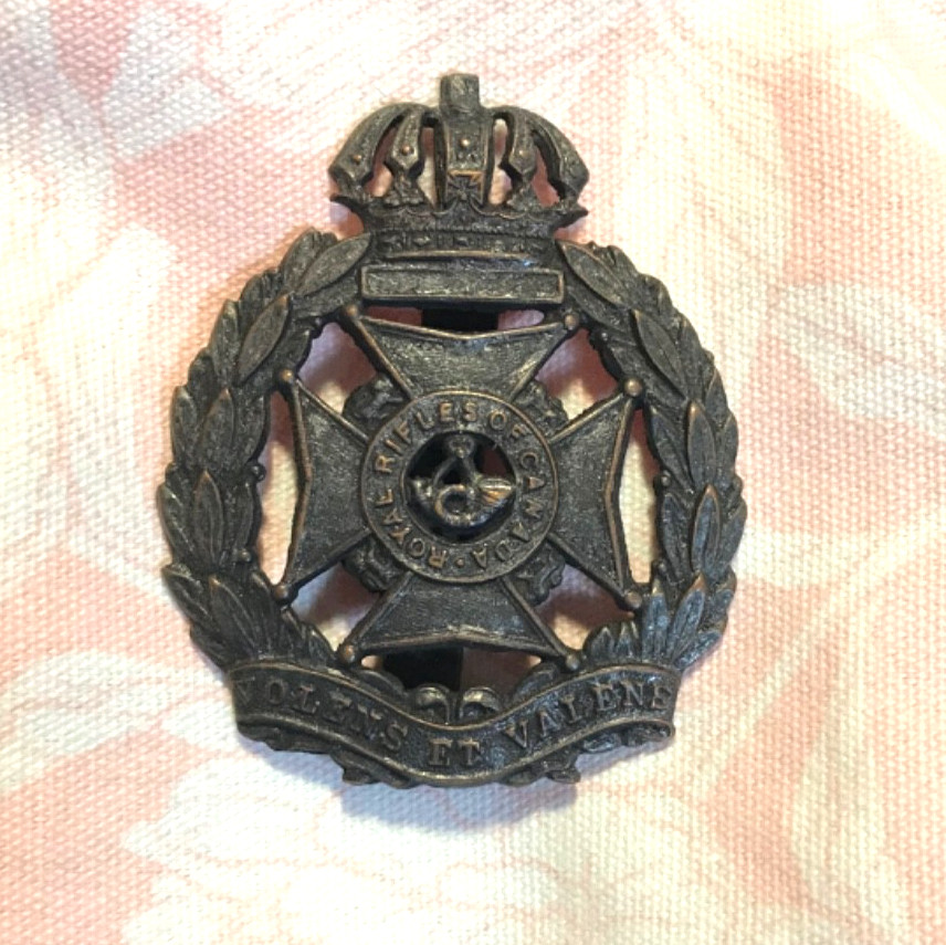 Canada WWII Royal Rifles Cap badge