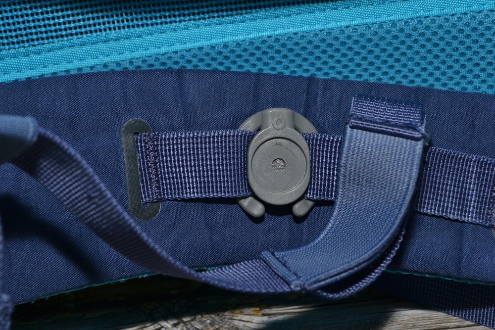 Hydro Flask 30L Backpack Large Blue Hiking Hydration Pack Zip Waterproof 143123
