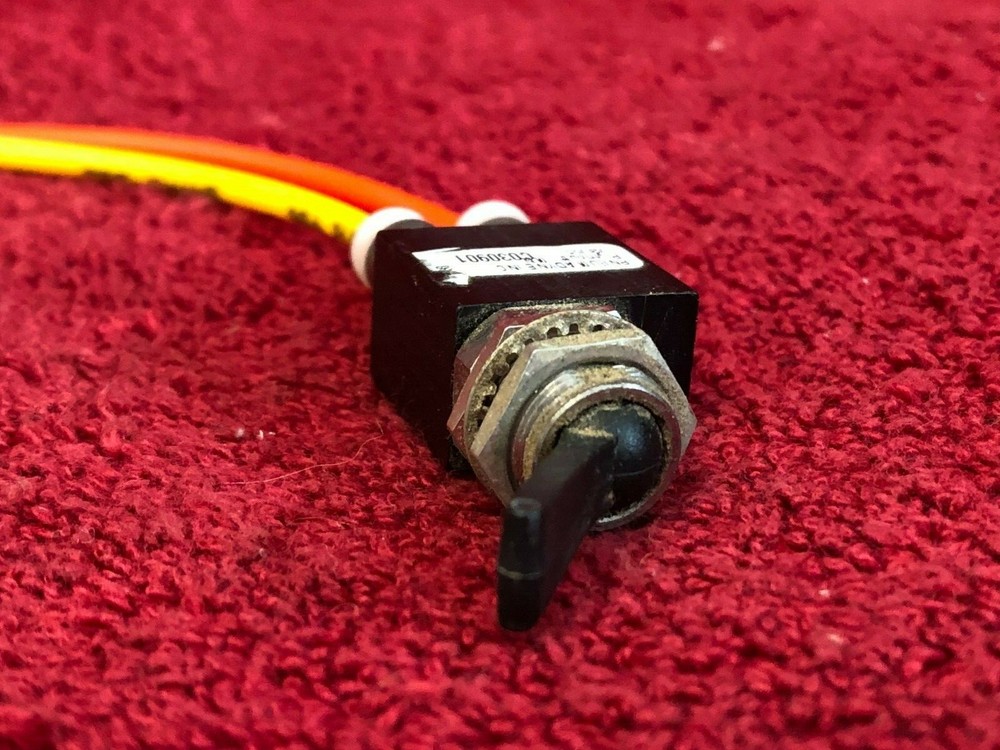 PNEUMADYNE AIRCRAFT TOGGLE SWITCH P/N C030901