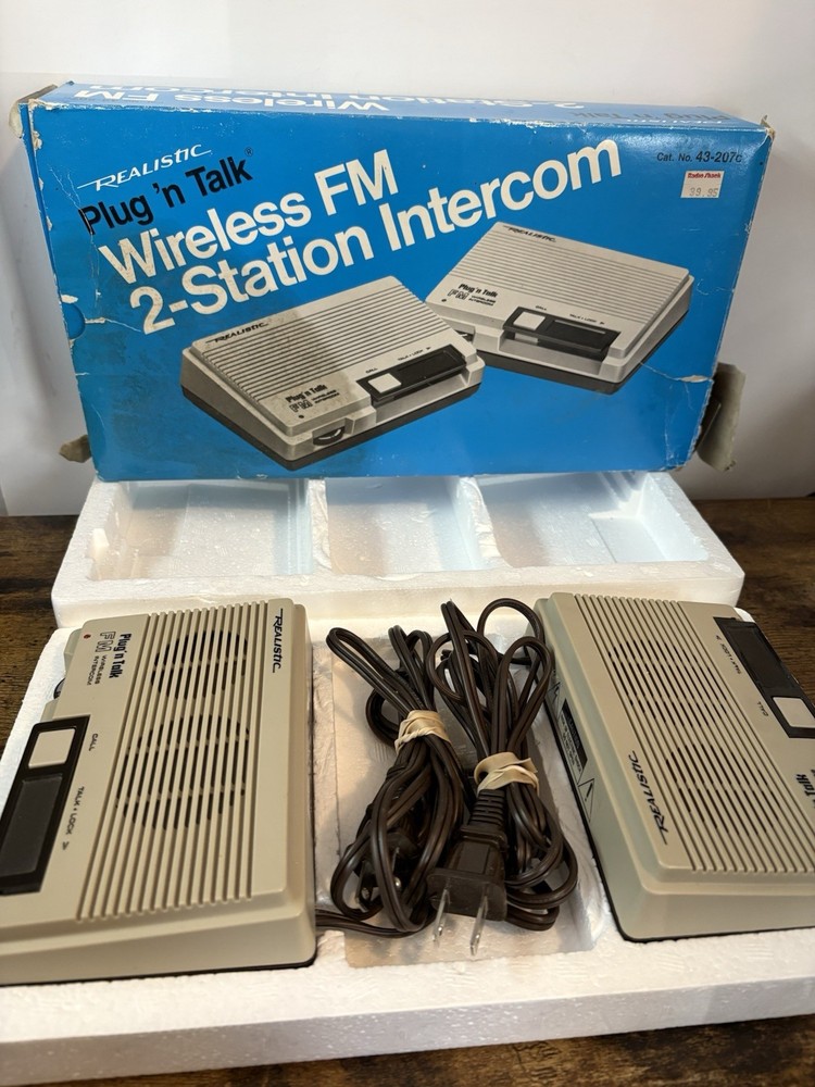 Realistic Plug 'n Talk Wireless FM Intercom System 2 Stations 43-207C VTG