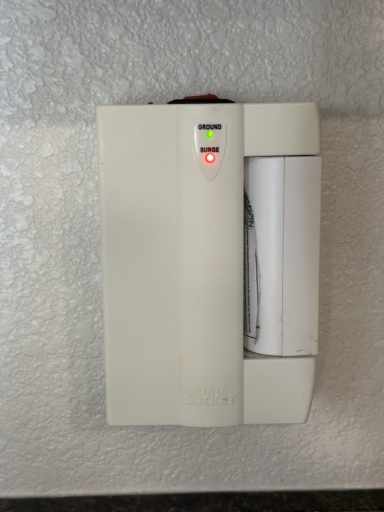Side Socket SS-2 Wall Socket 6 Outlet Surge Protector w Swivel Sockets Pre-Owned