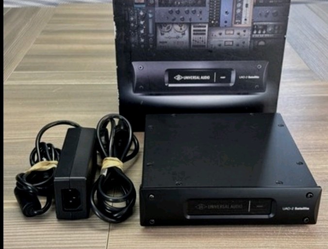 Universal Audio UAD-2 Satellite Quad Thunderbolt DSP Accelerator Audio Interface