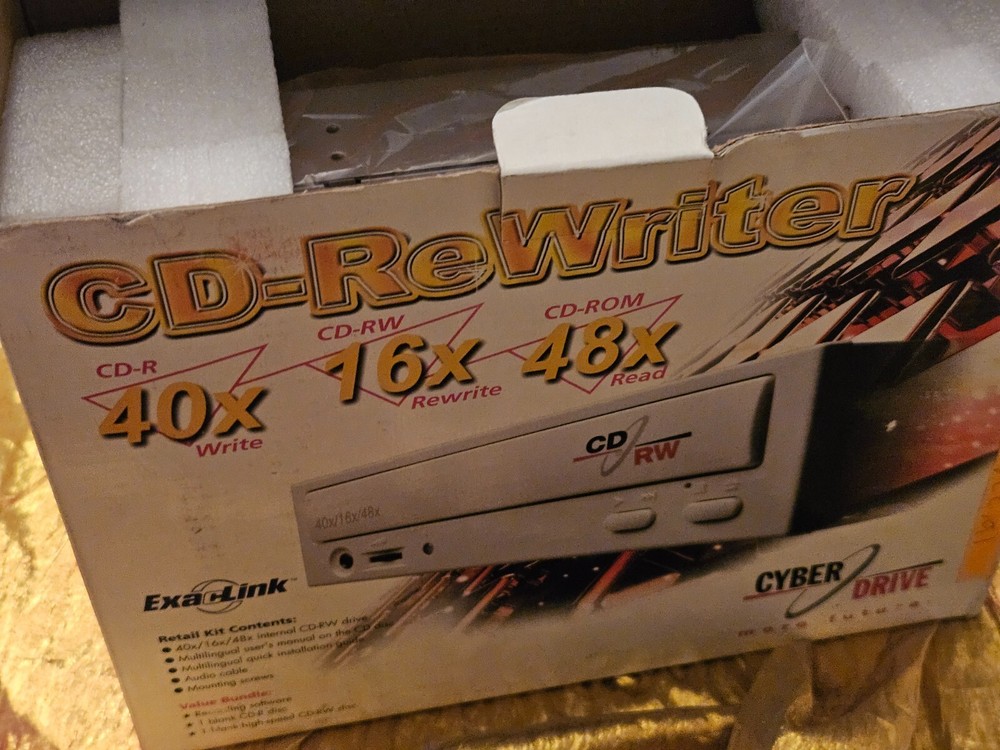 NEW CYBER DRIVE CD-REWRITER CD-R CD-RW COMPUTER DRIVE Recording Software + Discs