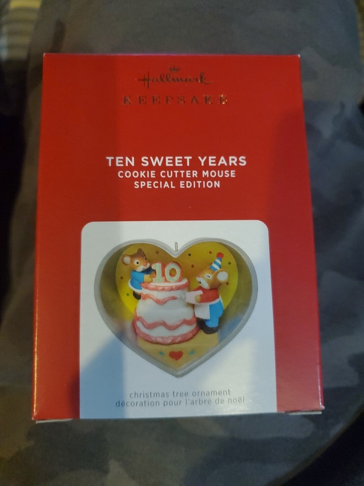 2021 Hallmark "TEN SWEET YEARS" Cookie Cutter Mouse (special edition)
