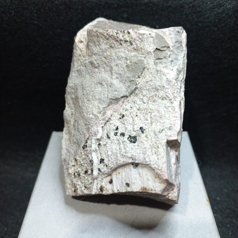 Osumilite, Tridimite
