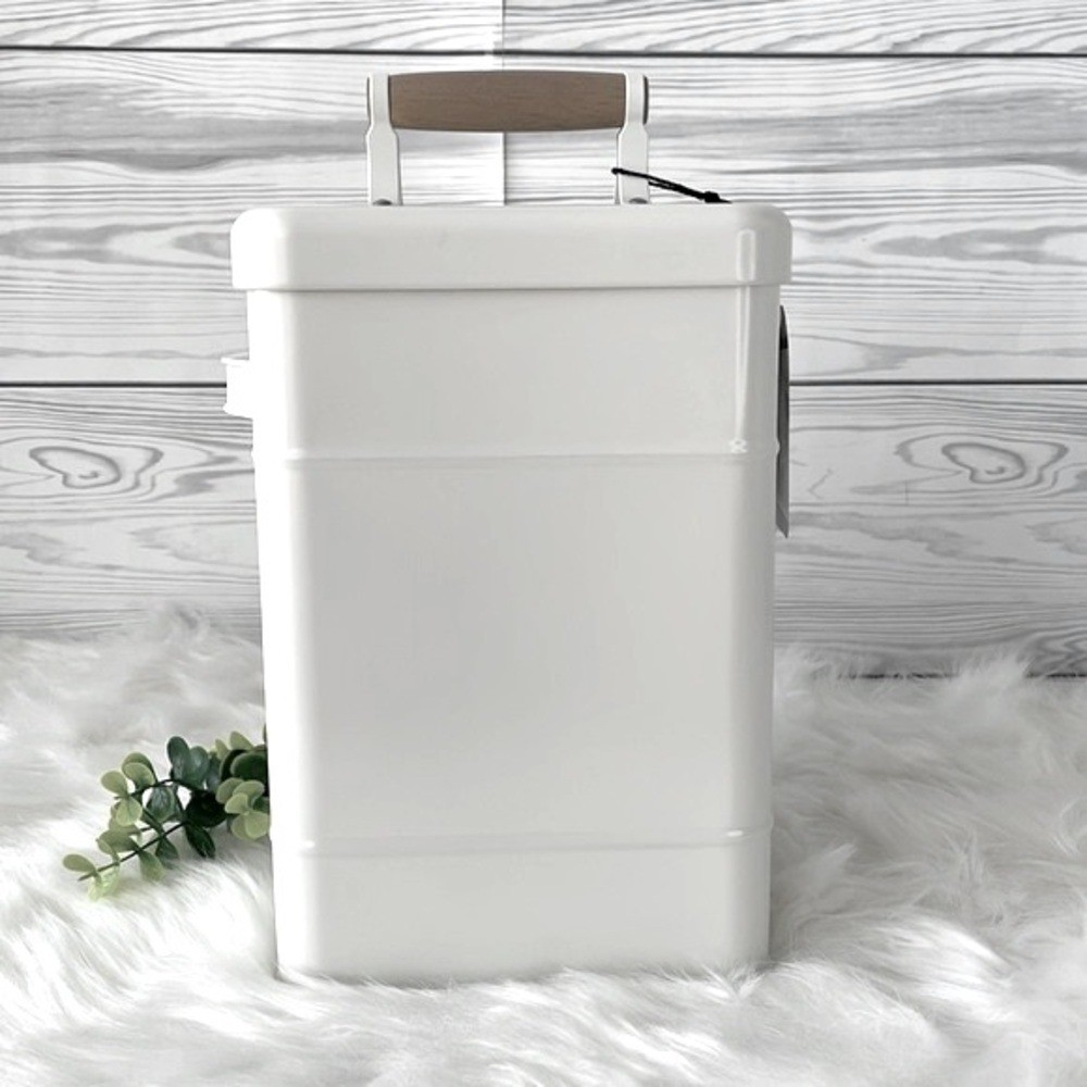Laundry Detergent Holder w/ Scoop