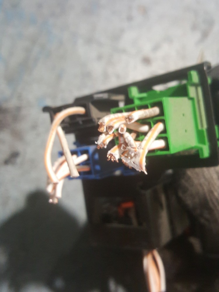 VOLVO IGNITION SWITCH 21203310