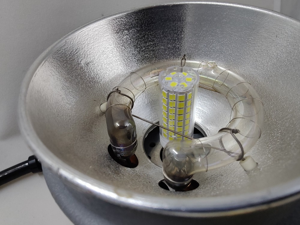 Dynalite 2040 - Flash Head with LED Modeling Light