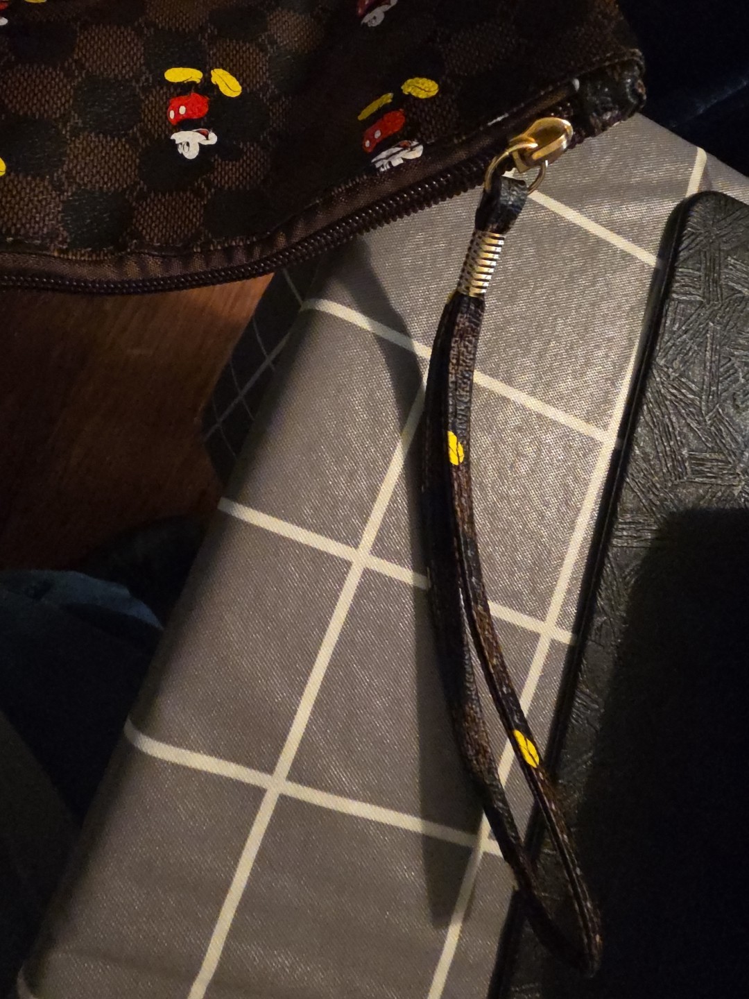 HEBAOMANMAN Mickey Mouse Beige Handbag Disney Top Handle Purse Wallet Beige Red