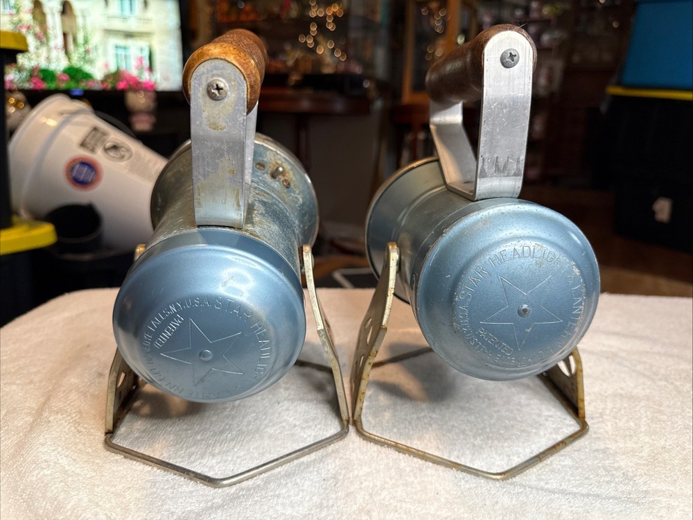 2 VINTAGE STAR RAILROAD HEADLIGHT & LANTERNS BOTH ARE UNTESTED
