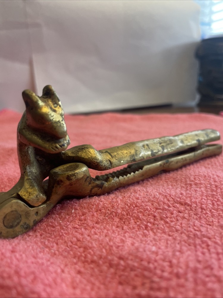 Vintage SQUIRREL Golden SOLID BRASS Cast Iron Nut Cracker