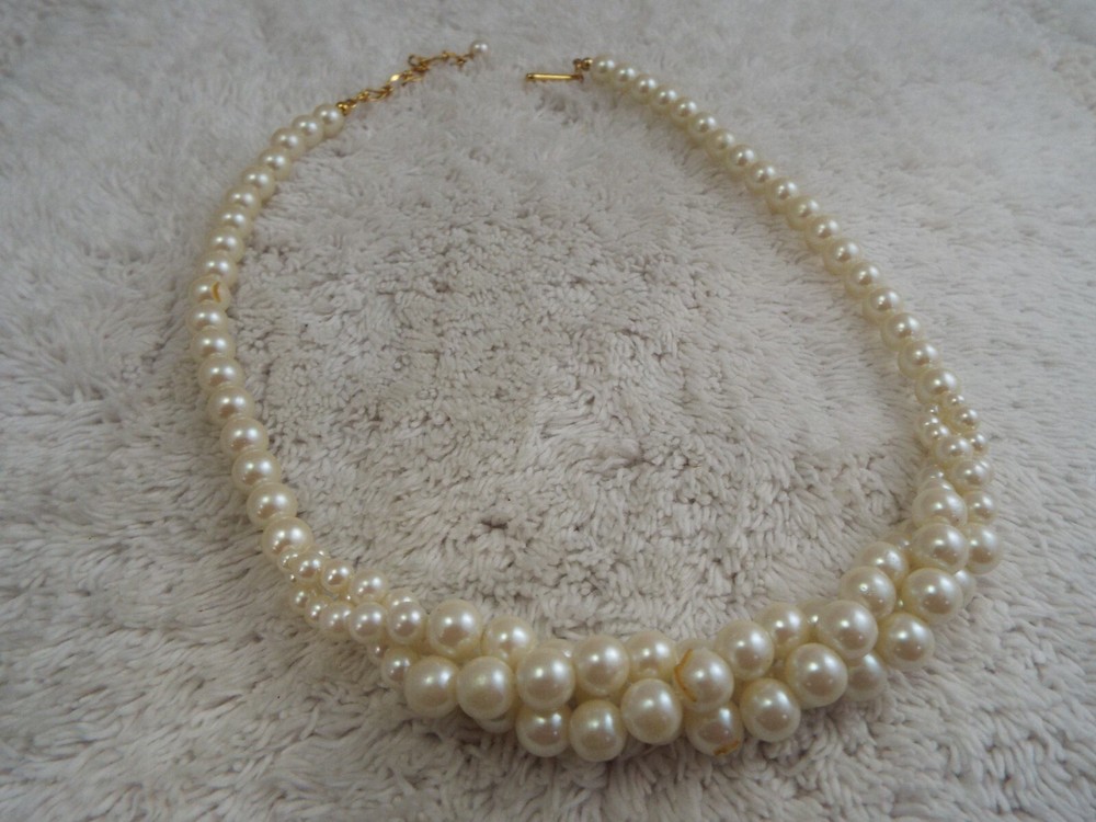 White Bead Necklace (F9)