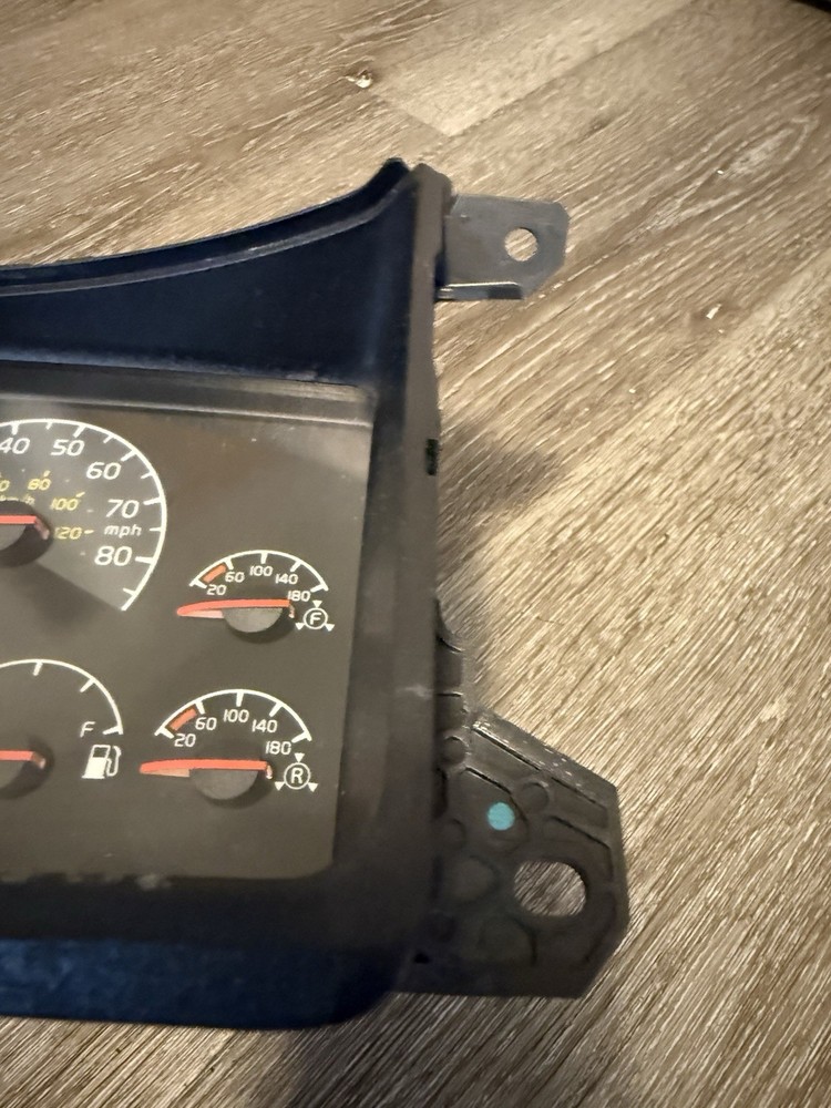 VOLVO VNL DASH GAUGE PANEL CLUSTER 22805590