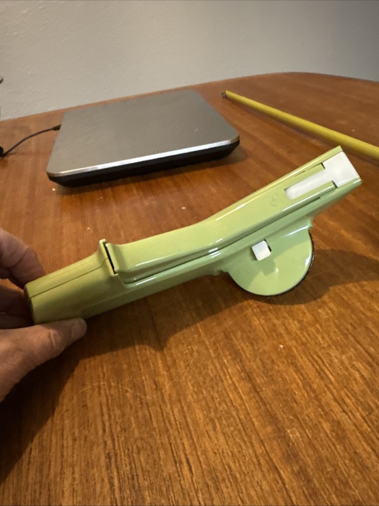 Vintage Dymo Interchangeable Embossing Labeler Avocado Green 1610, Working
