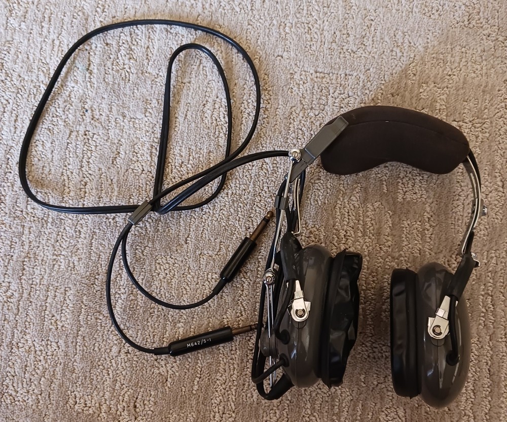 Pilot Avionics PA11-40 Aviation Headset with Additional Adapter