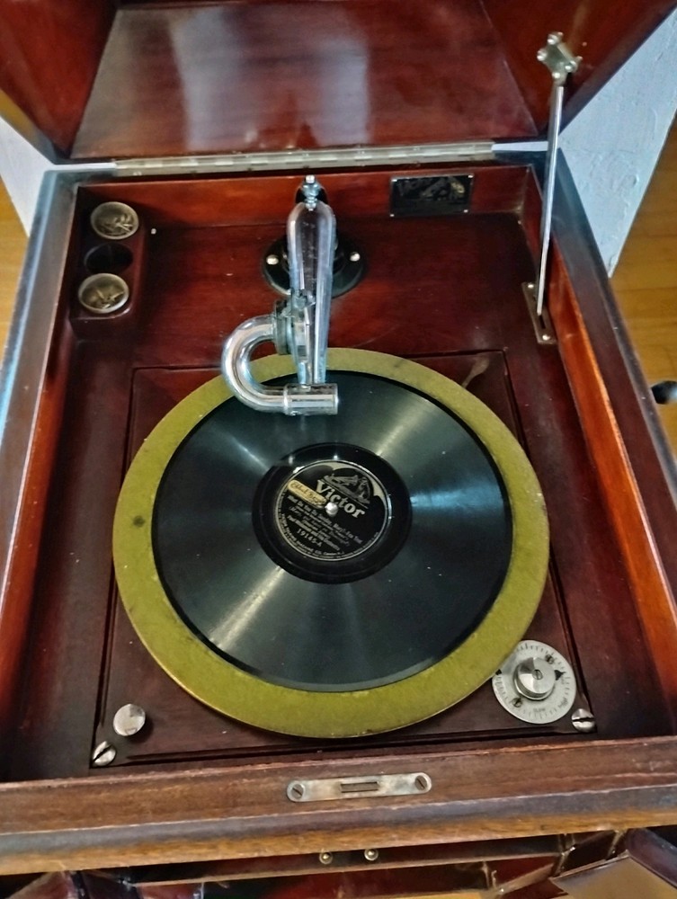 Victrola Talking Machine VV-XI-218629G