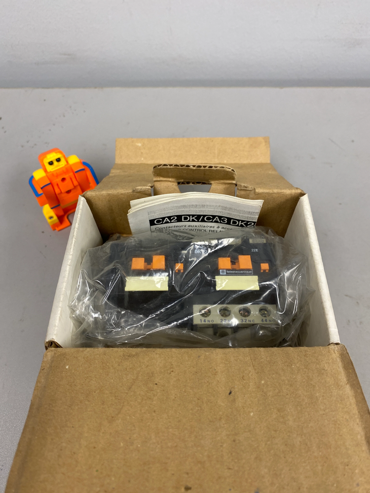 Telemecanique CA2-DK22P7 Latching Control Relay (New)