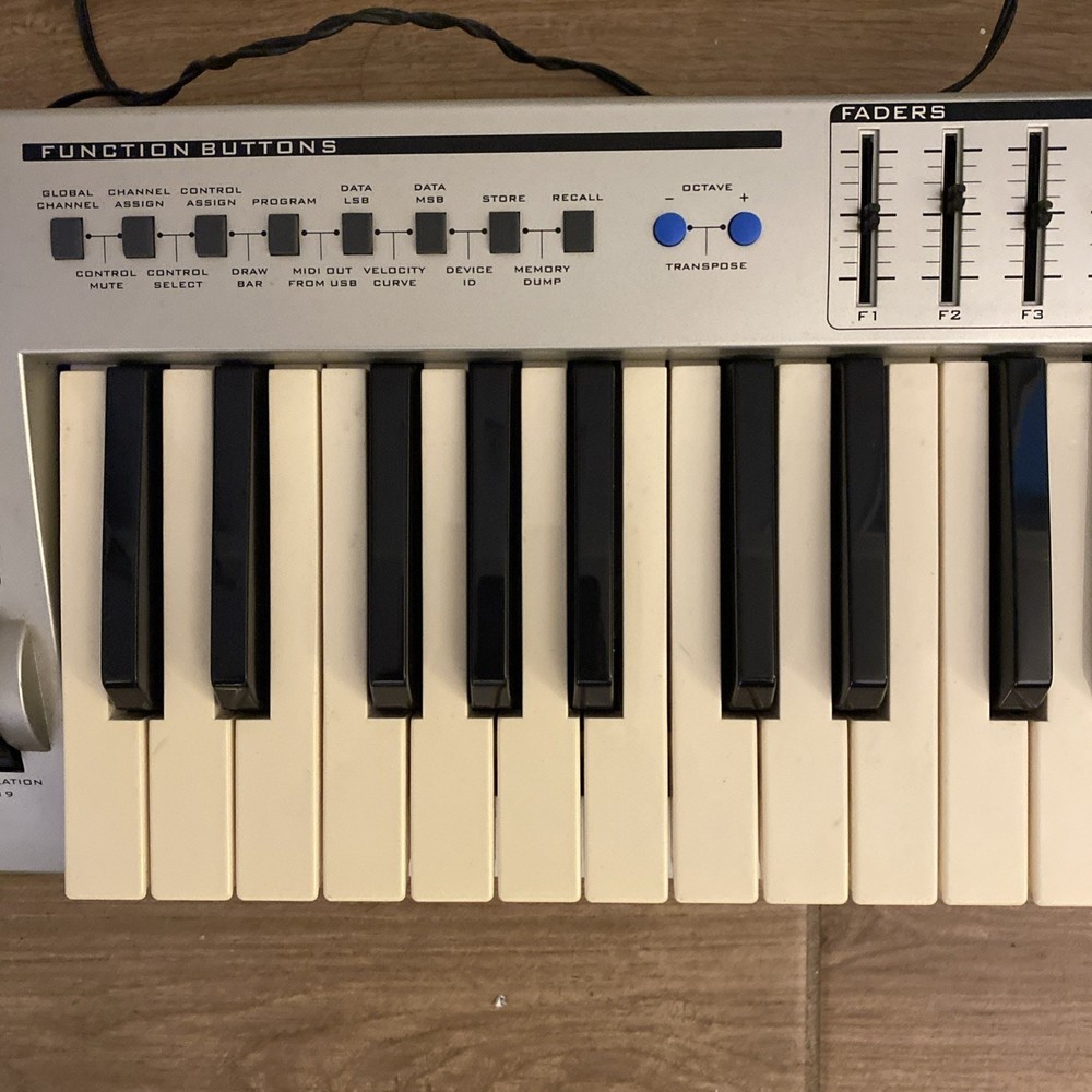M-AUDIO EVOLUTION MK-449C MIDI Controller