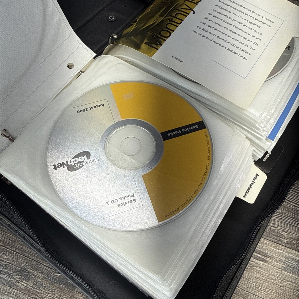 Microsoft TechNet Plus CD Subscription Binder 92 discs 1999-2000 Compete Sets