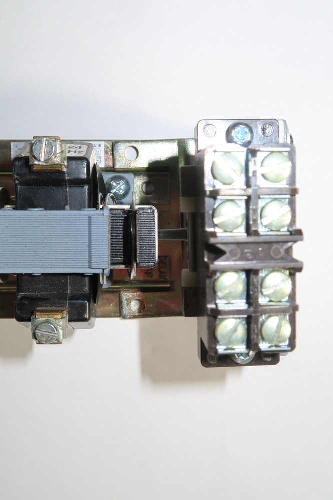Cutler Hammer D80J Eaton Delay Timer Series A2 D80AM Magnet Assembly