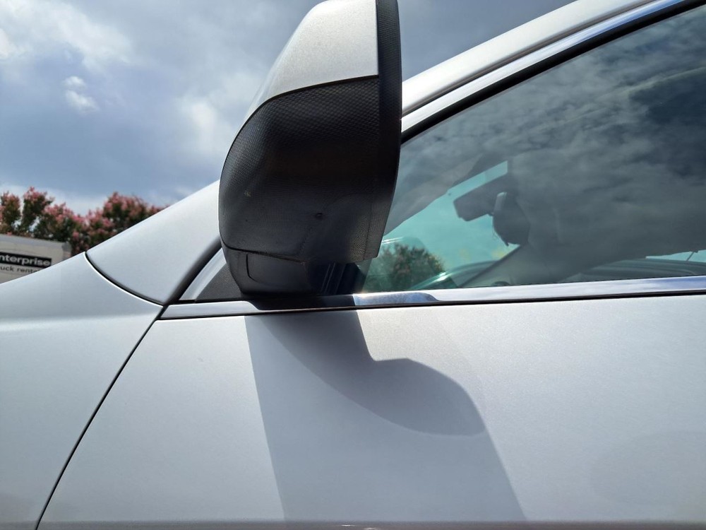 EQUINOX 2011 Glove Box 4744678