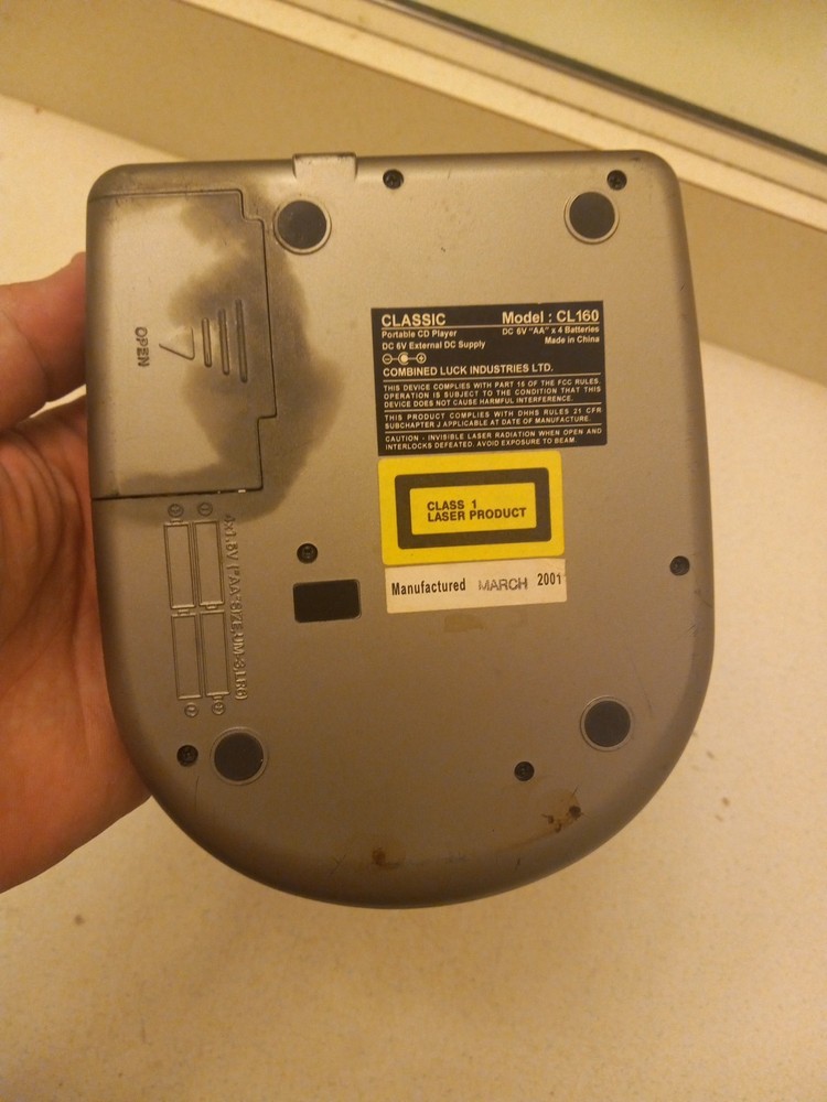 Classic CD Walkman Portable CD player Model CL160 - Works - Display doesnt work