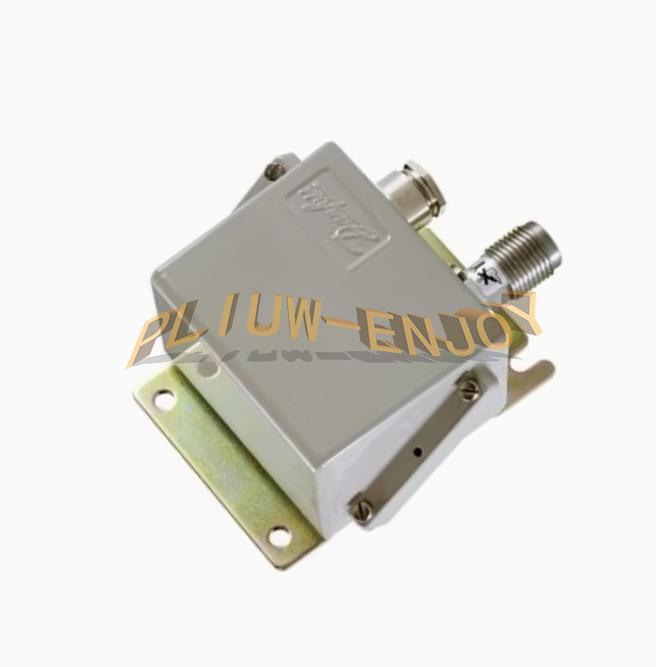 1PCS New Danfoss 084G2114 Pressure Transmitter Sensor
