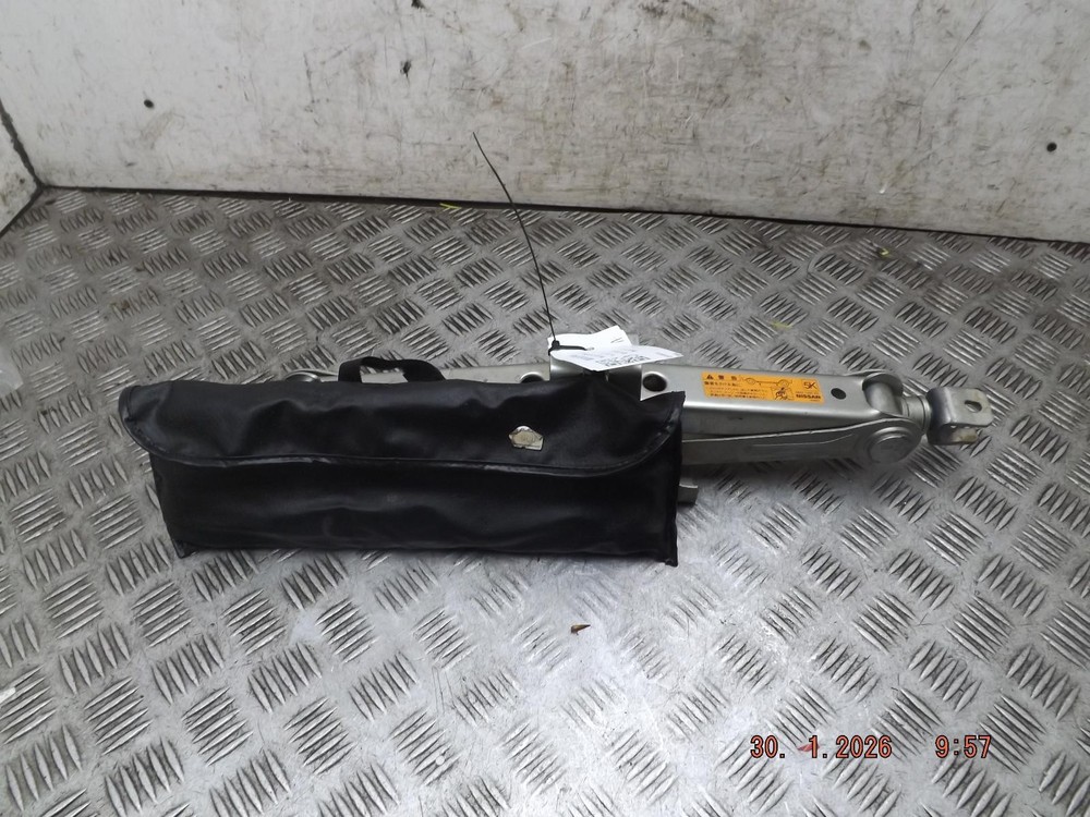 Nissan Elgrand E51 Jack Tool Kit MK2 2002-2009A
