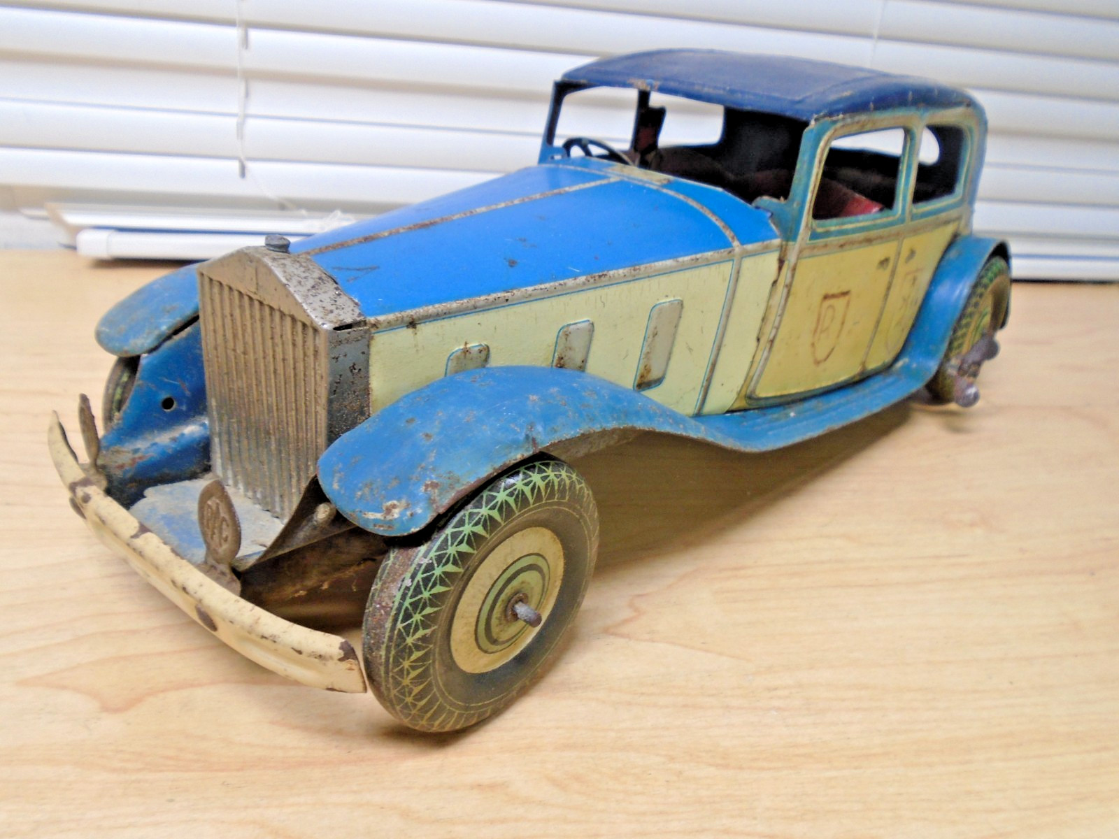 c30s Mettoy England Rolls Royce Metal Sedan Wind-Up Motor Works w/Driver