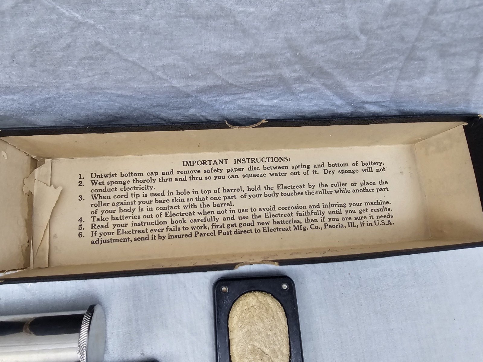 VINTAGE ELECTREAT PAIN RELIEF MASSAGER THERAPY KIT WITH EXTRAS