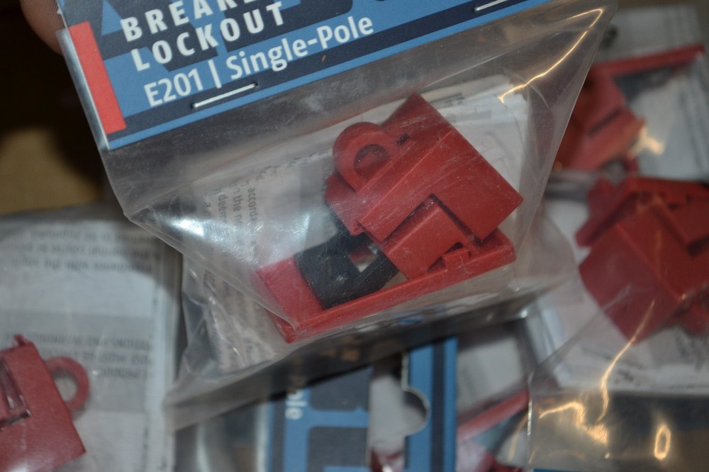 (QTY 20) ~ E201 ~ ABUS Single Pole Circuit Breaker Lockout ~ (e)