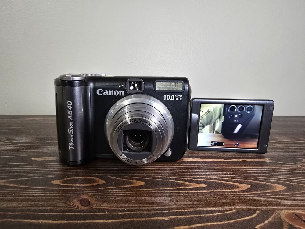 Canon PowerShot A640 10MP Digital Camera Complete Bundle *Tested & Working*