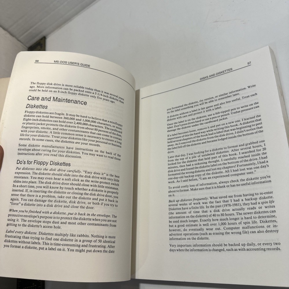 Microsoft's MS-DOS User's Reference Guide 1984 Que Vintage Computer