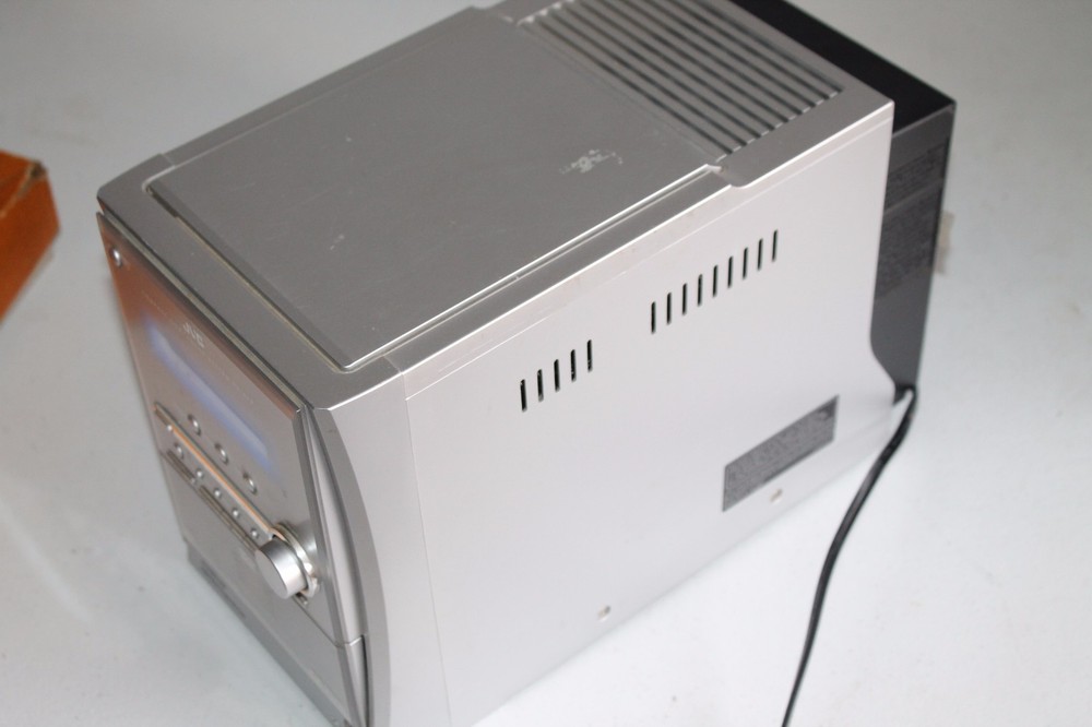 JVC FSS77S Micro Component Audio System Center Unit Only As Is Silver Gray