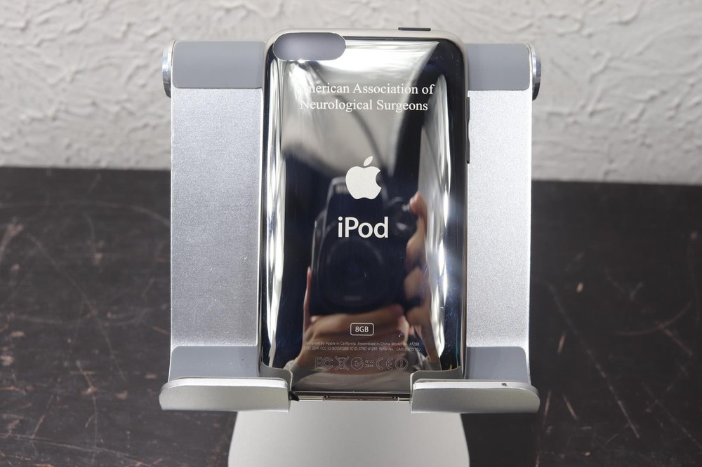 Apple iPod 2nd Generation Touch 8 GB A1288 Tested Working Mint