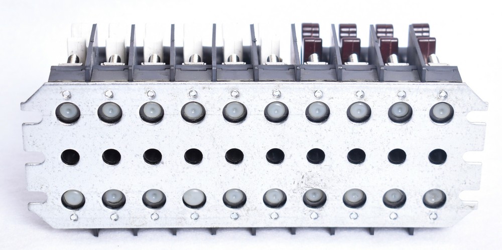 States 10-Pole Slotted Front-Connected Test Switch 210-CE